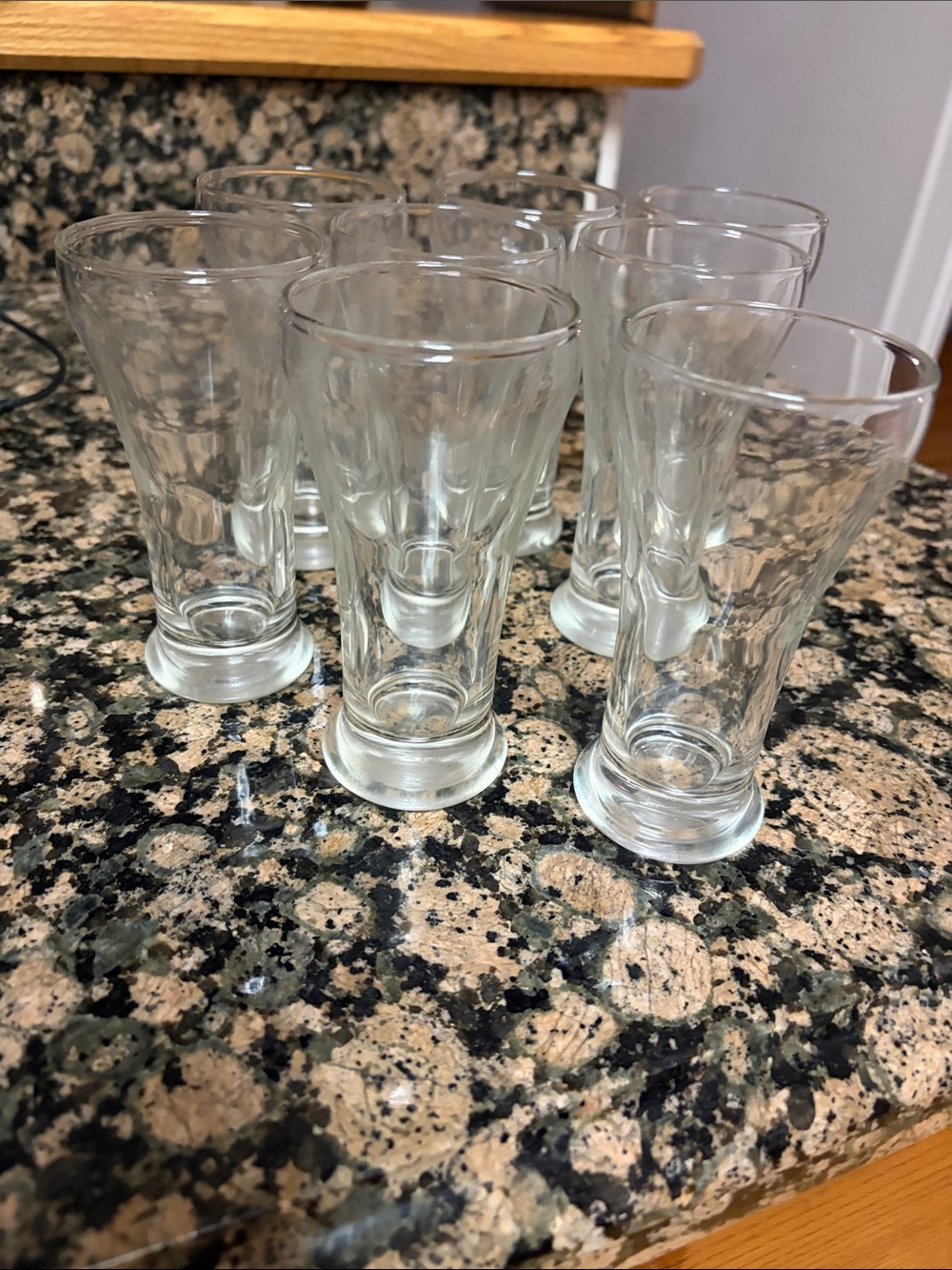 Eight -6oz orange juice glasses. Simple,
design ideal for your breakfast table.
